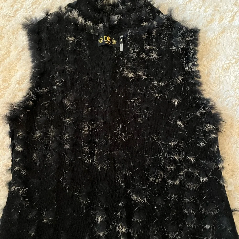 💯 Rabbit Fur Vest in Black and White, Front Hook Clasp - Picture 7 of 7